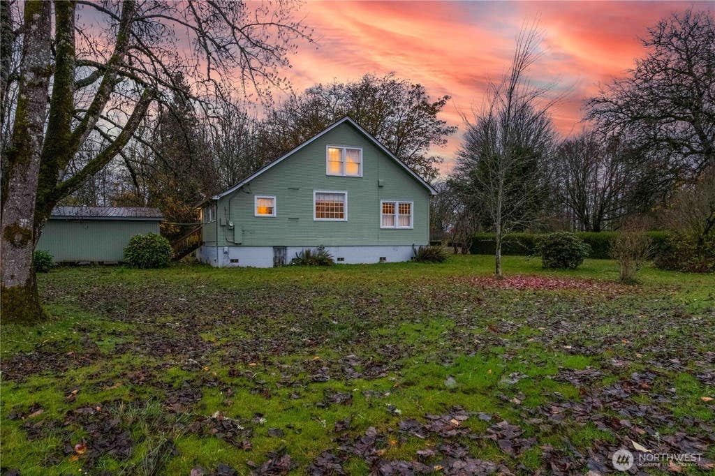 Photo of 516 SW Riverside Drive, Chehalis, WA 98532 (MLS # 2544585)