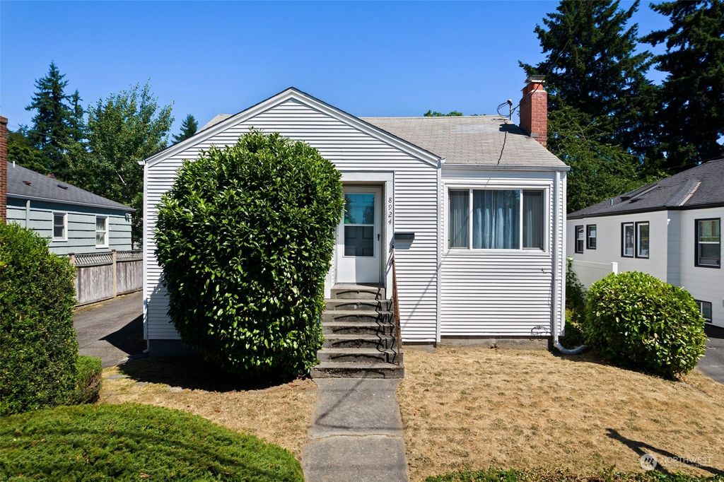 Photo of 8924 5th Avenue NE, Seattle, WA 98115 (MLS # 2141622)