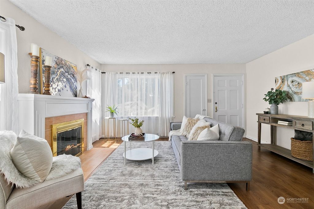 Photo of 8924 5th Avenue NE, Seattle, WA 98115 (MLS # 2141622)