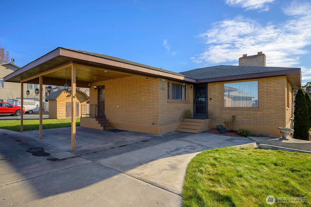 Photo of 1133 Ashley, Moses Lake, WA 98837 (MLS # 2466797)