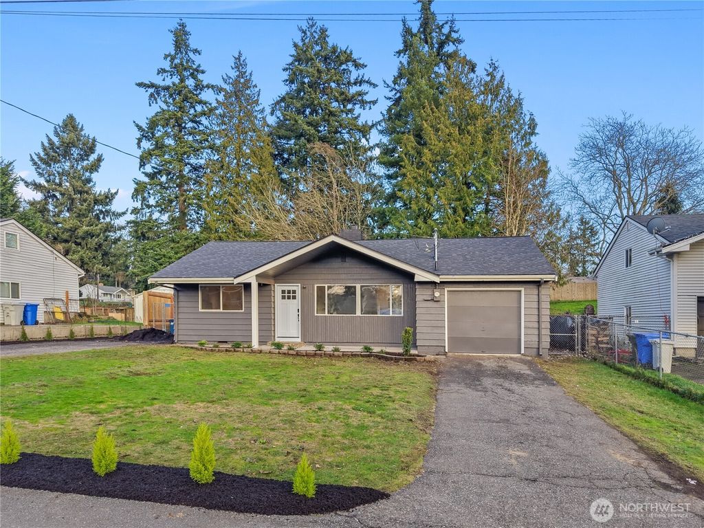Photo of 25618 29th Avenue S, Kent, WA 98032 (MLS # 2469166)