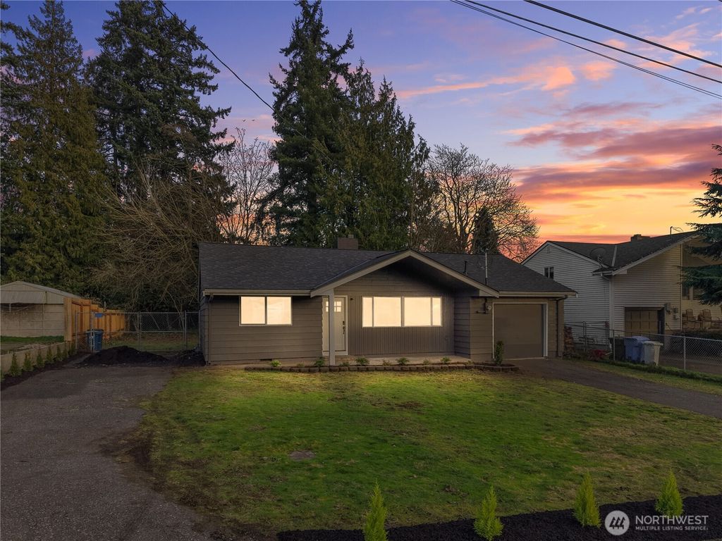 Photo of 25618 29th Avenue S, Kent, WA 98032 (MLS # 2469166)