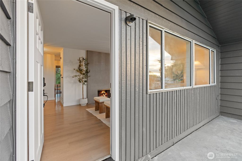 Photo of 25618 29th Avenue S, Kent, WA 98032 (MLS # 2469166)