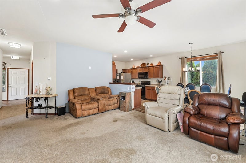 7414 176th Place E