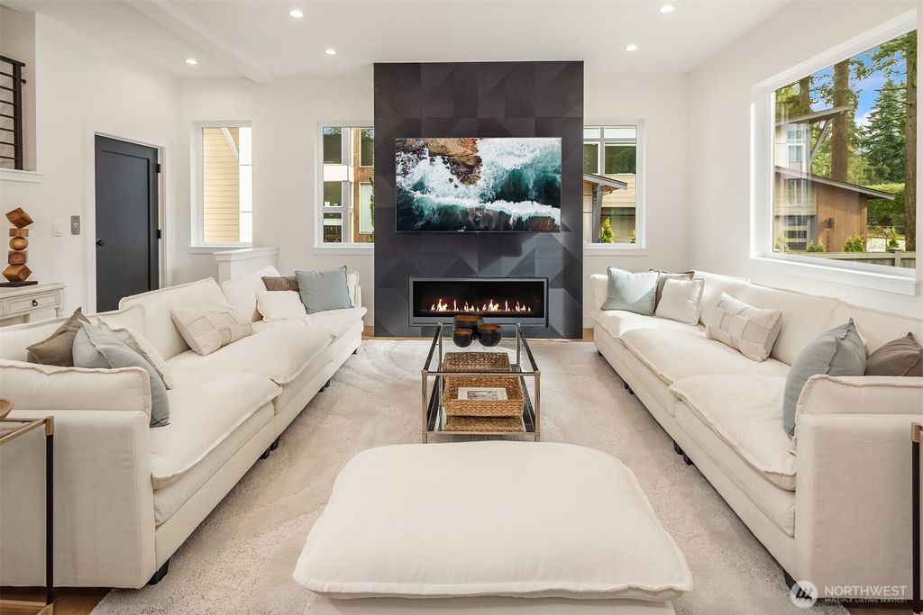 Photo of 12226 NE 70th Street, Kirkland, WA 98033 (MLS # 2510431)