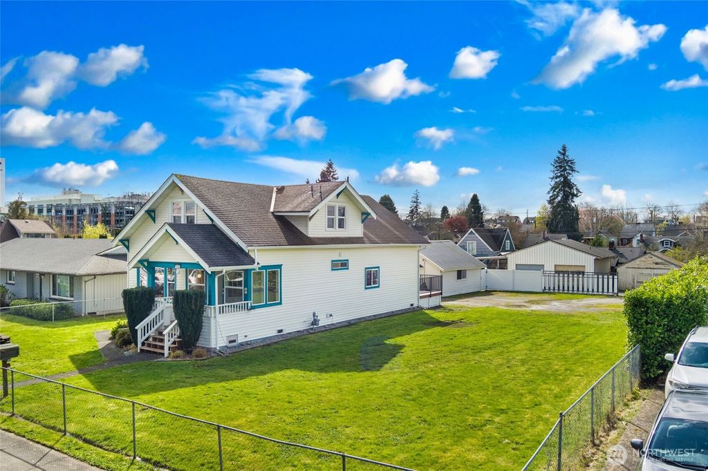 Photo of 1022 Oakes Avenue, Everett, WA 98201 (MLS # 2491351)