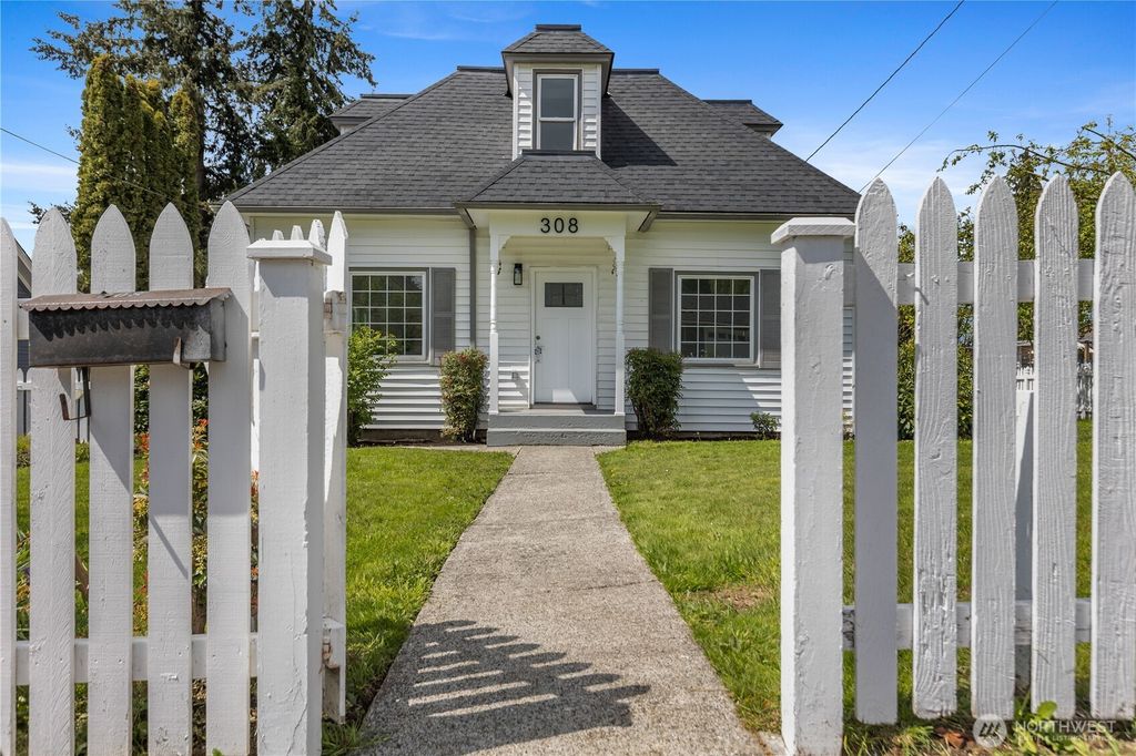 Photo of 308 Avenue I, Snohomish, WA 98290 (MLS # 2366933)