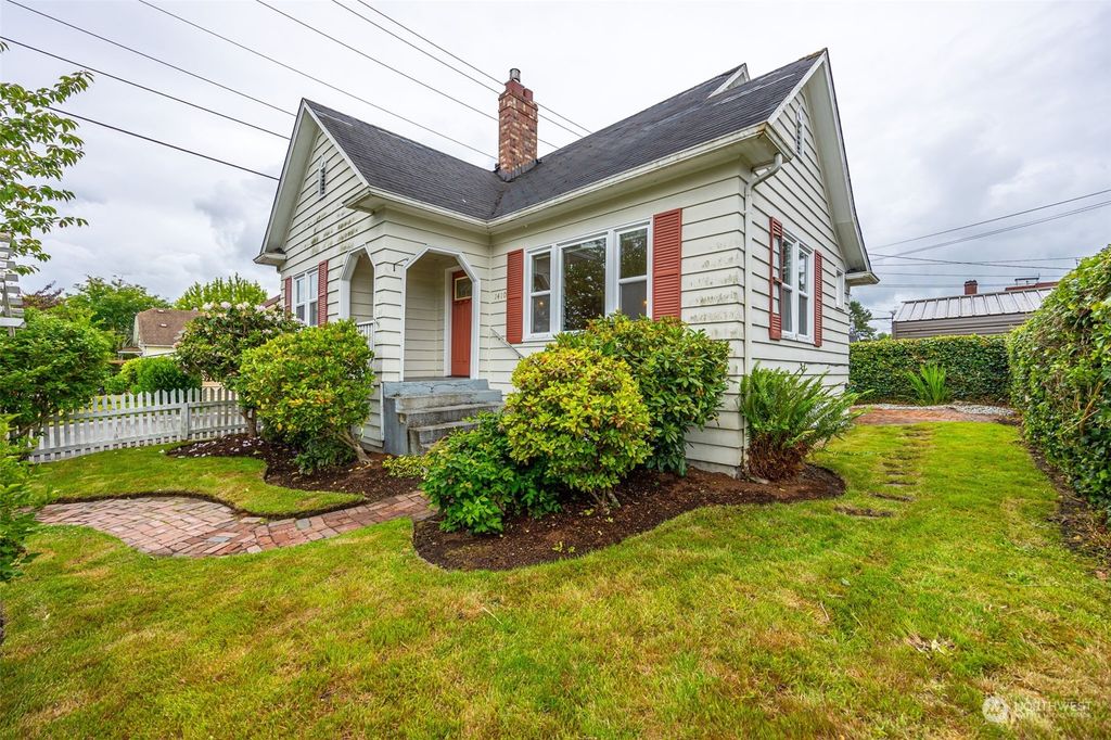 Photo of 1410 20th Street, Everett, WA 98201 (MLS # 2128445)
