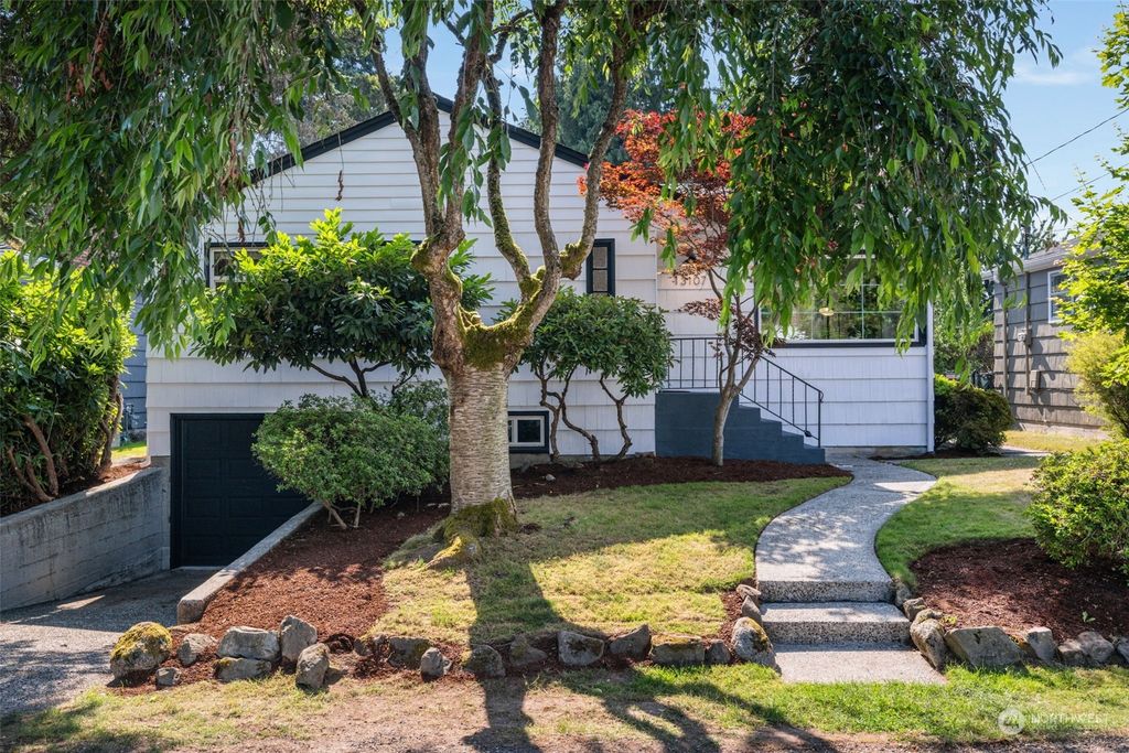Photo of 13107 Palatine Avenue N, Seattle, WA 98133 (MLS # 2133562)