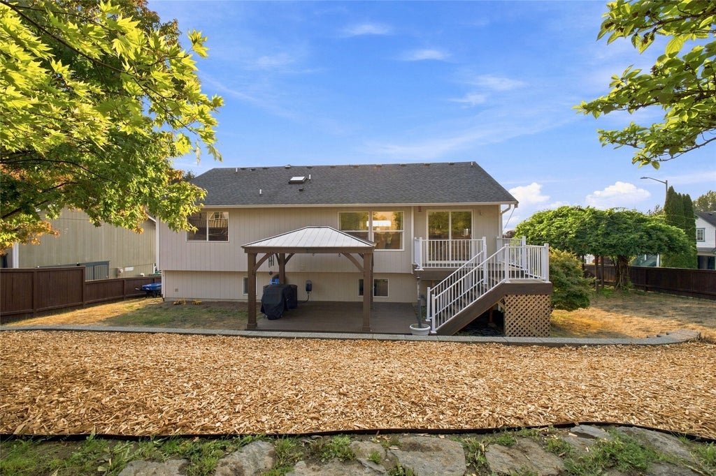 Photo of 505 Hemlock Avenue, Granite Falls, WA 98252 (MLS # 2596085)