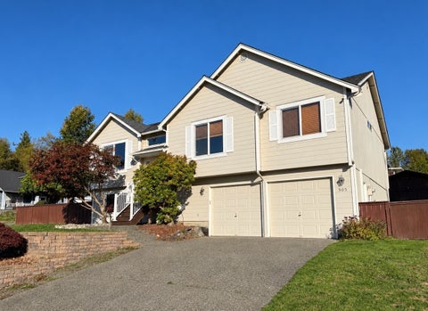 Photo of 505 Hemlock Avenue, Granite Falls, WA 98252 (MLS # 2596085)