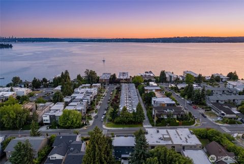 Photo of 6304 Lakeview Drive, Kirkland, WA 98033 (MLS # 2513285)