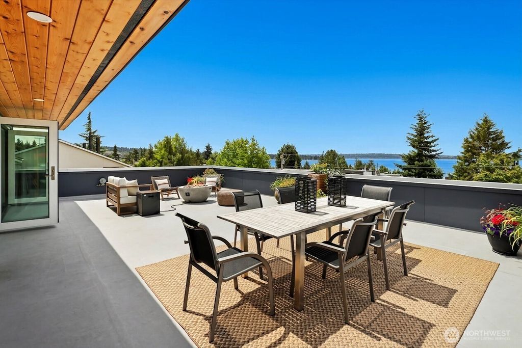 Photo of 6304 Lakeview Drive, Kirkland, WA 98033 (MLS # 2513285)