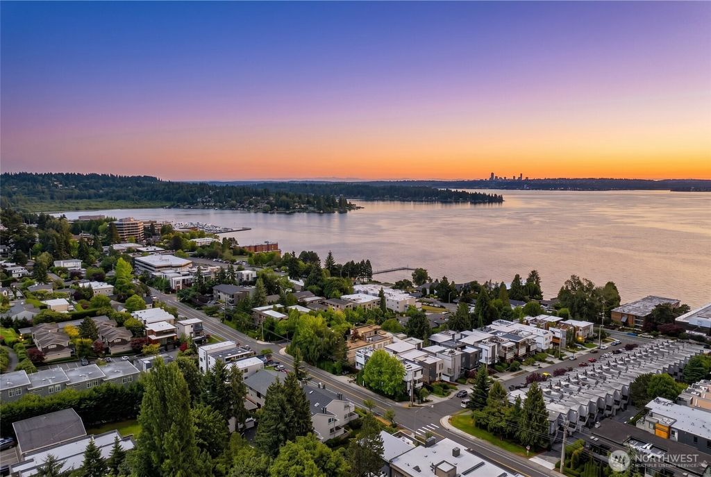 Photo of 6304 Lakeview Drive, Kirkland, WA 98033 (MLS # 2513285)
