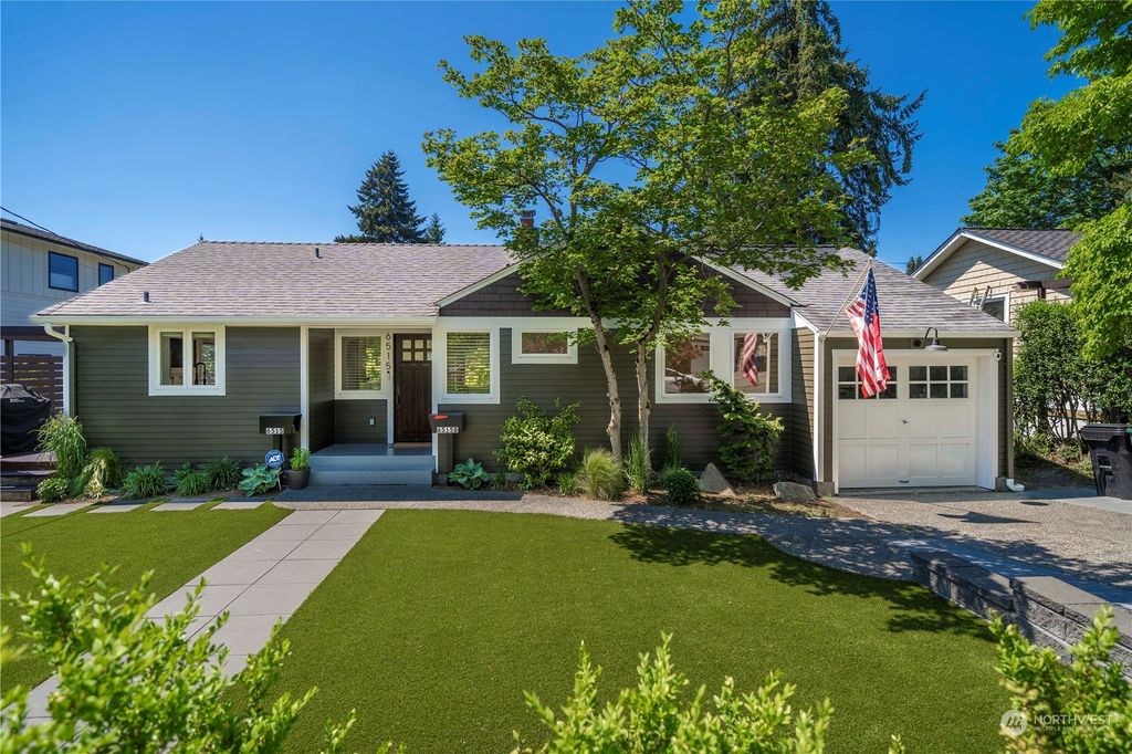 Photo of 6515 46th Avenue NE, Seattle, WA 98115 (MLS # 2072829)