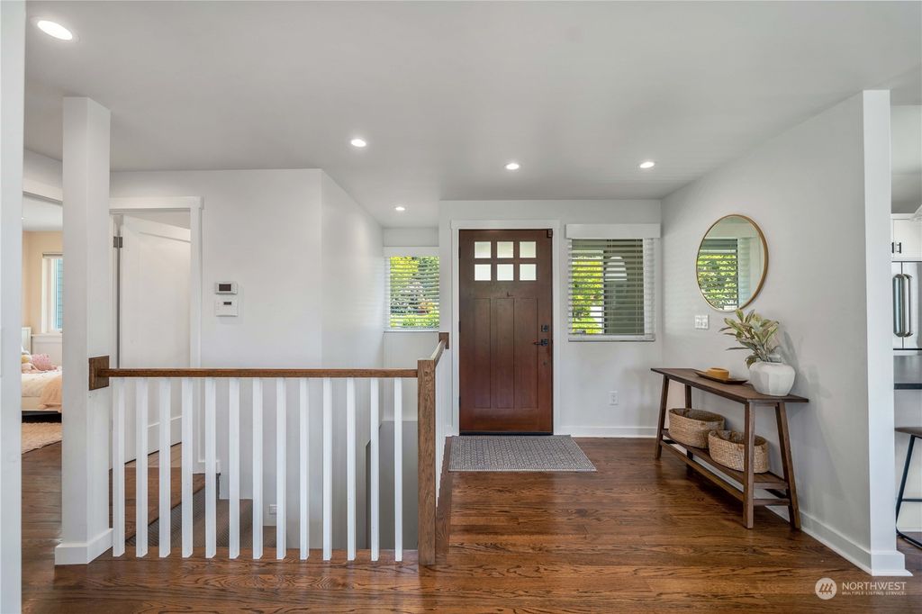 Photo of 6515 46th Avenue NE, Seattle, WA 98115 (MLS # 2072829)