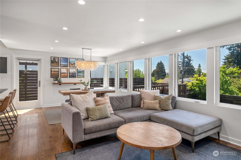 Photo of 6515 46th Avenue NE, Seattle, WA 98115 (MLS # 2072829)