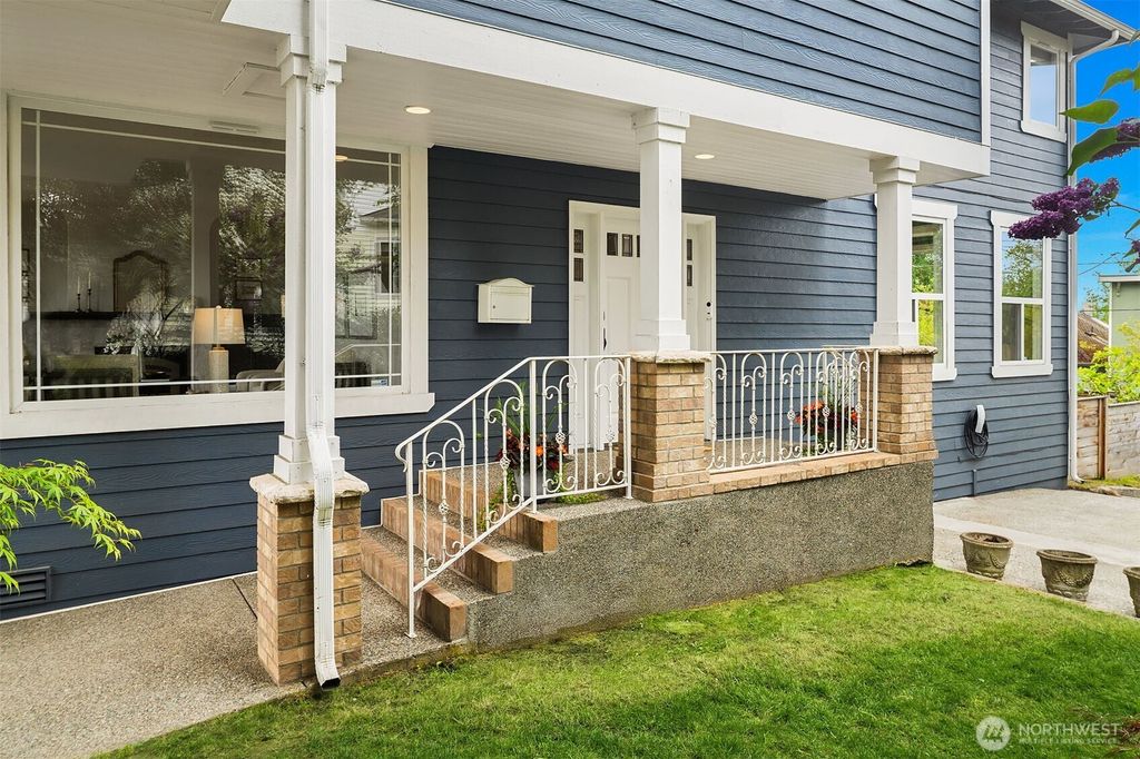 Photo of 915 30th Avenue S, Seattle, WA 98144 (MLS # 2522397)