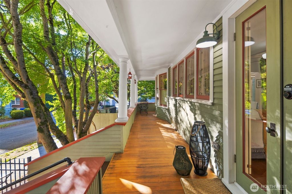 Photo of 503 12th Avenue E, Seattle, WA 98102 (MLS # 2445114)
