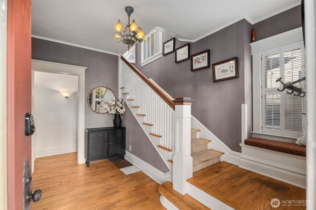 Photo of 503 12th Avenue E, Seattle, WA 98102 (MLS # 2445114)