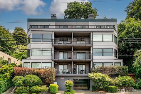 Photo of 1028 Lakeview Boulevard E #8, Seattle, WA 98102 (MLS # 2529888)