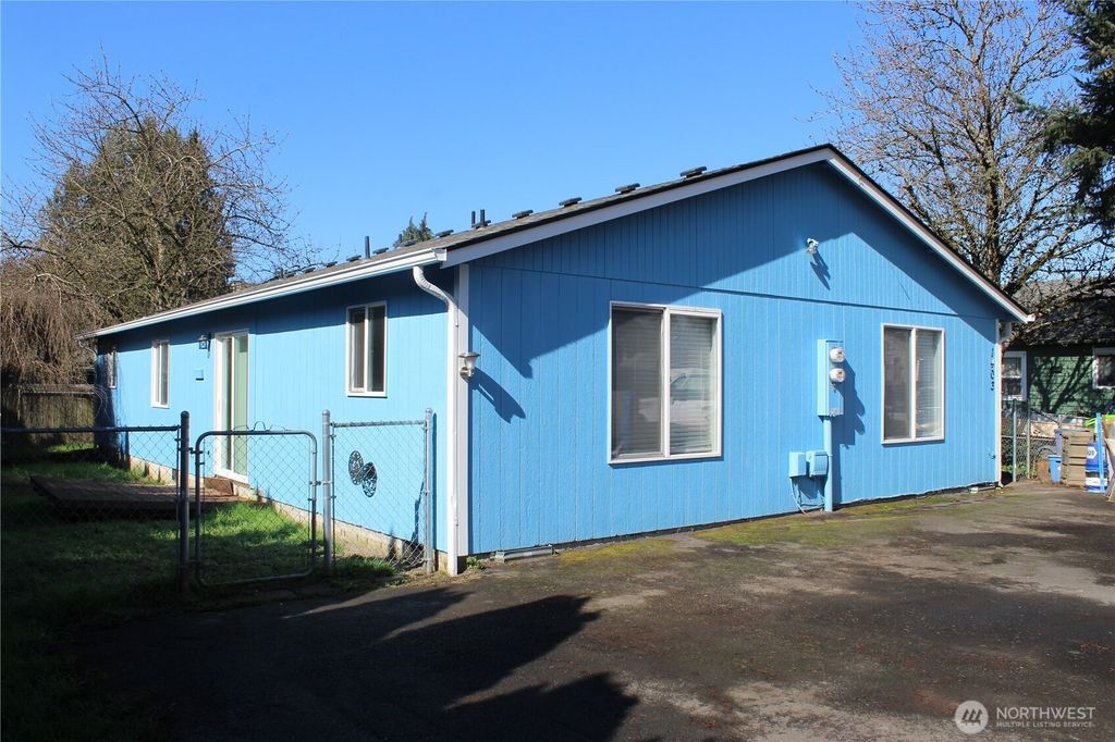 Photo of 1403 N 4th Avenue, Kelso, WA 98626 (MLS # 2498890)