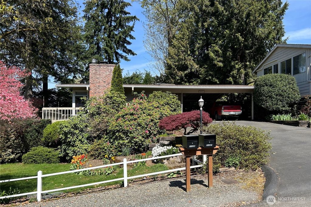 Photo of 10124 NE 112th Place, Kirkland, WA 98033 (MLS # 2369146)