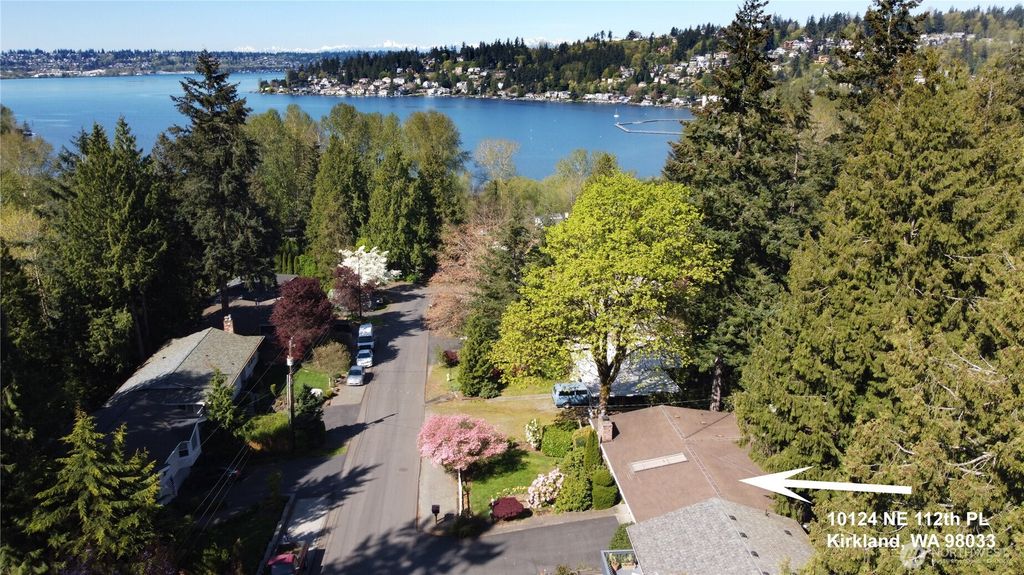 Photo of 10124 NE 112th Place, Kirkland, WA 98033 (MLS # 2369146)