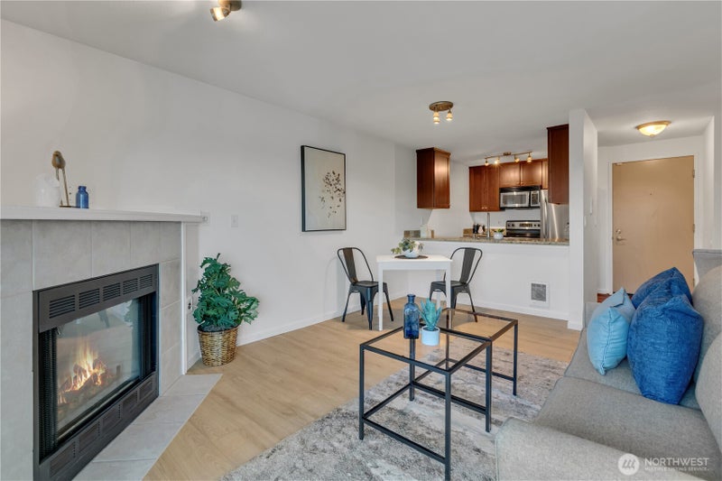 2512 E Madison Street 303