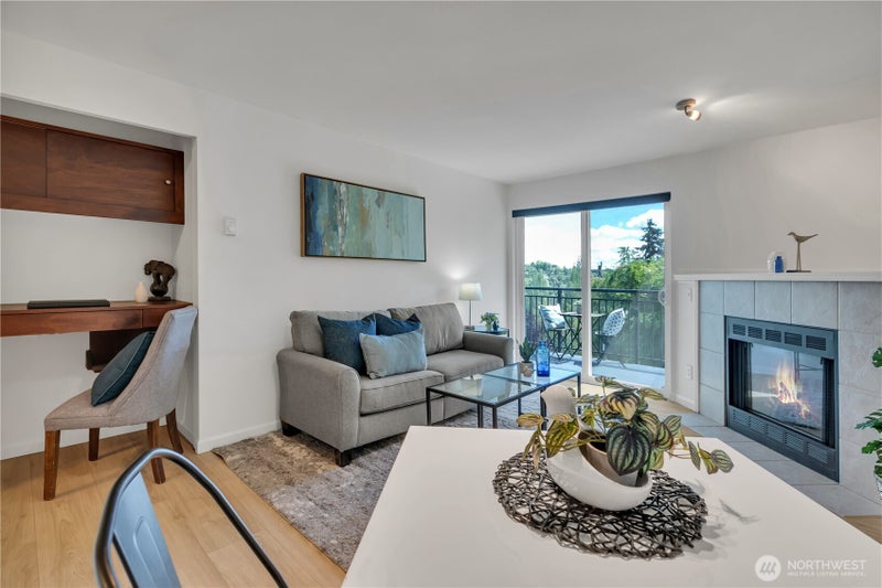 2512 E Madison Street 303