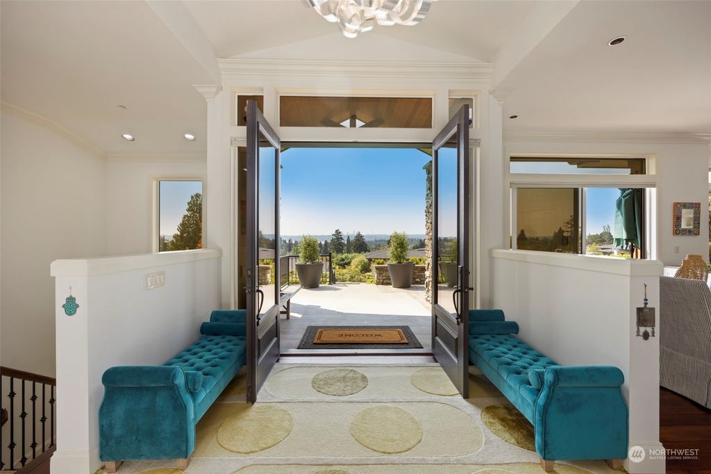 Photo of 9368 Vineyard Crest Crst, Bellevue, WA 98004 (MLS # 2274725)