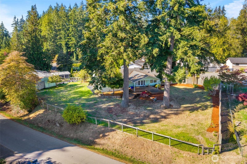 60 SE Holly Place