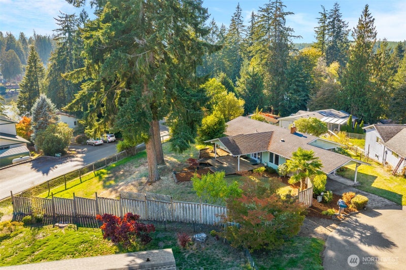 60 SE Holly Place