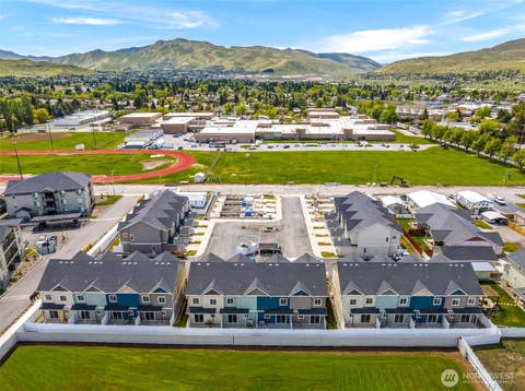 Photo of 1075 Red Apple Road #F21, Wenatchee, WA 98801 (MLS # 2570967)