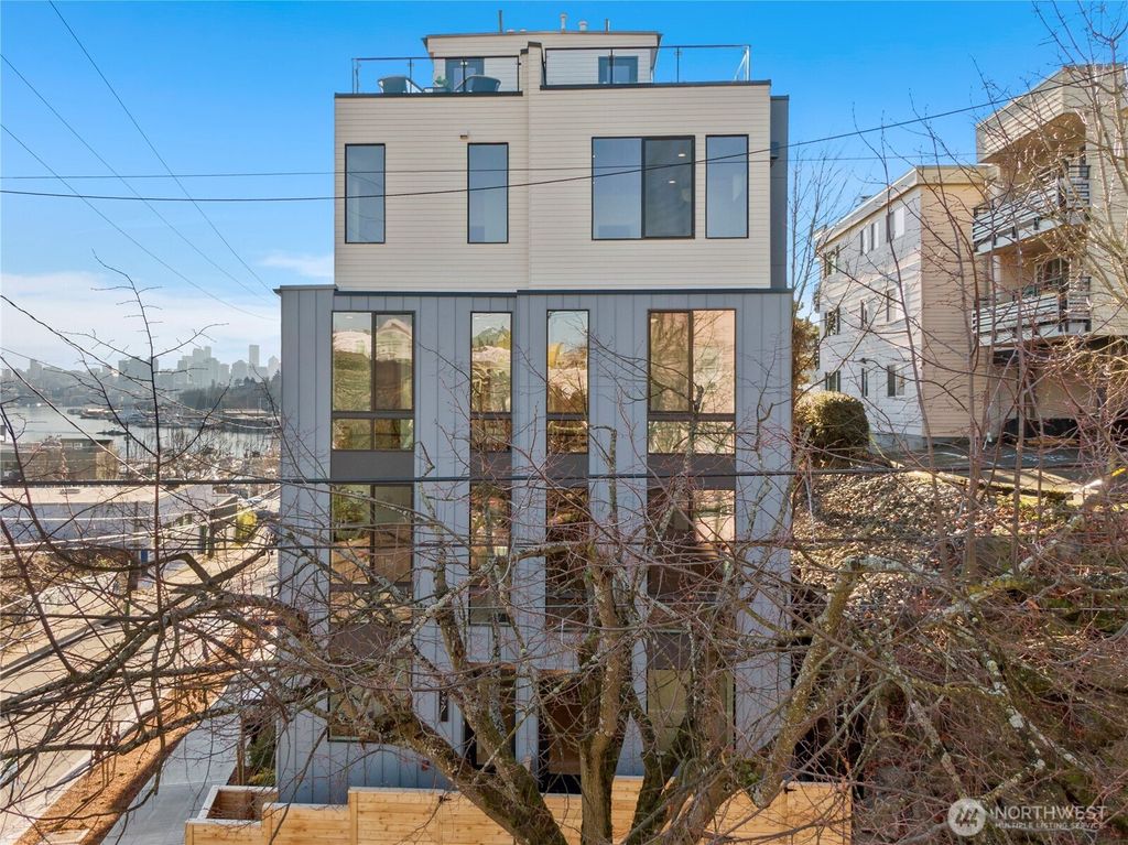 Photo of 955 N 35th Street, Seattle, WA 98103 (MLS # 2528038)