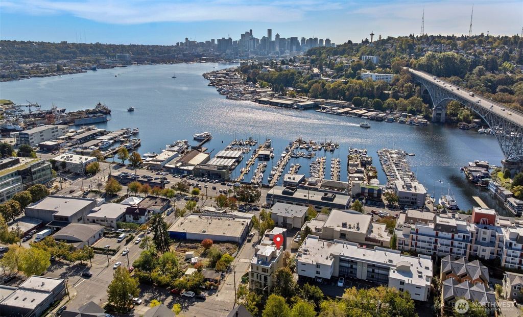Photo of 955 N 35th Street, Seattle, WA 98103 (MLS # 2528038)
