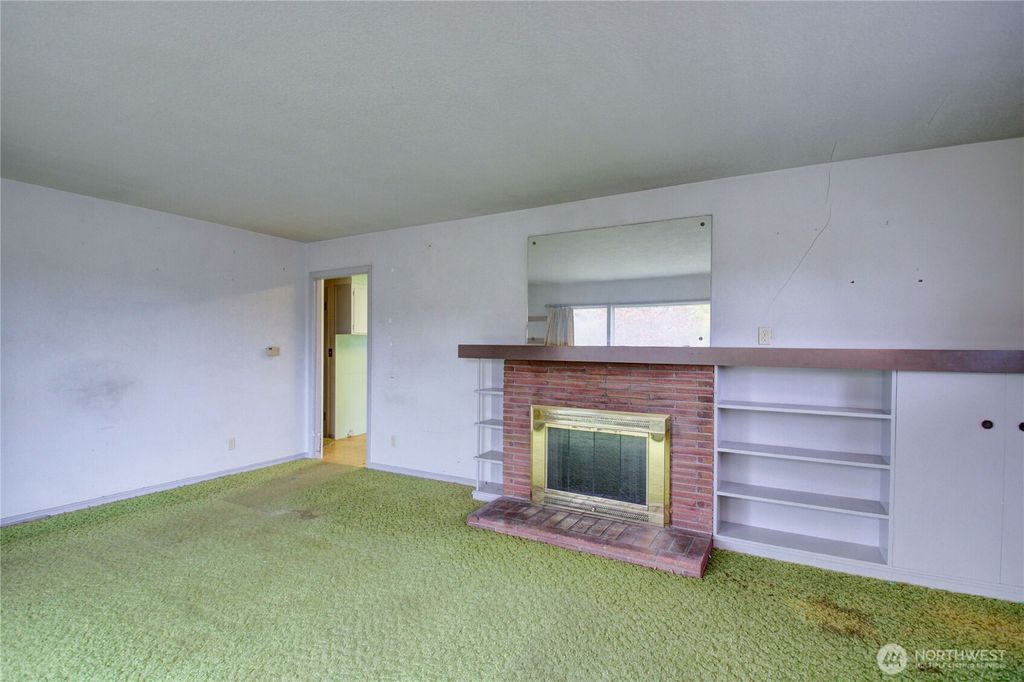 Photo of 1520 Broad Street, Mount Vernon, WA 98274 (MLS # 2441363)