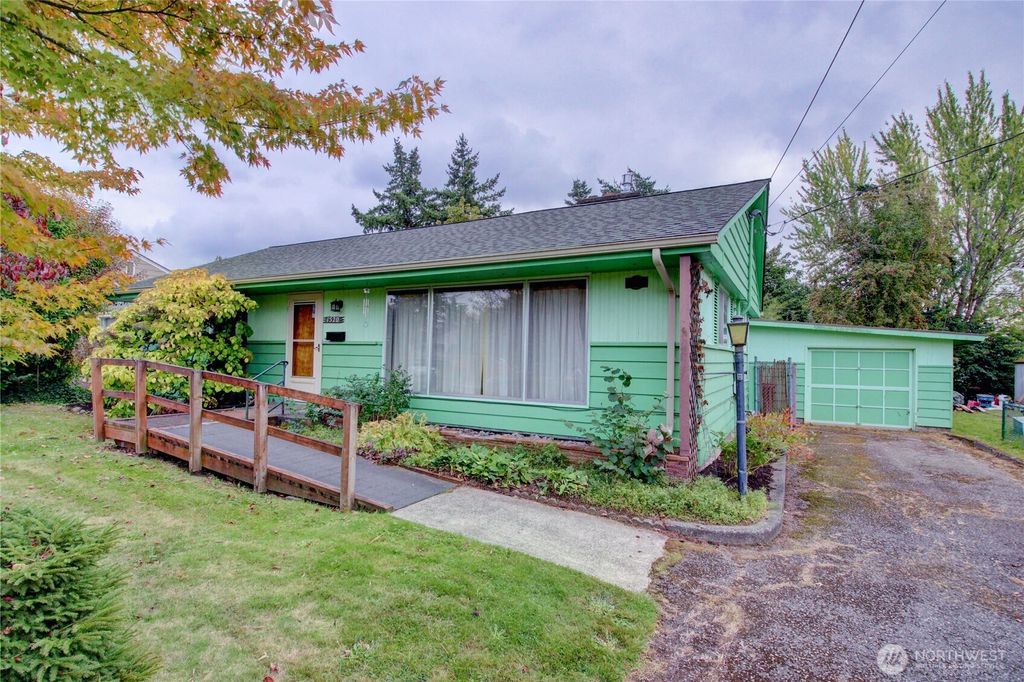 Photo of 1520 Broad Street, Mount Vernon, WA 98274 (MLS # 2441363)