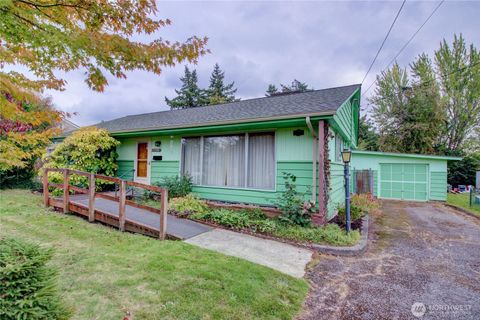 Photo of 1520 Broad Street, Mount Vernon, WA 98274 (MLS # 2441363)