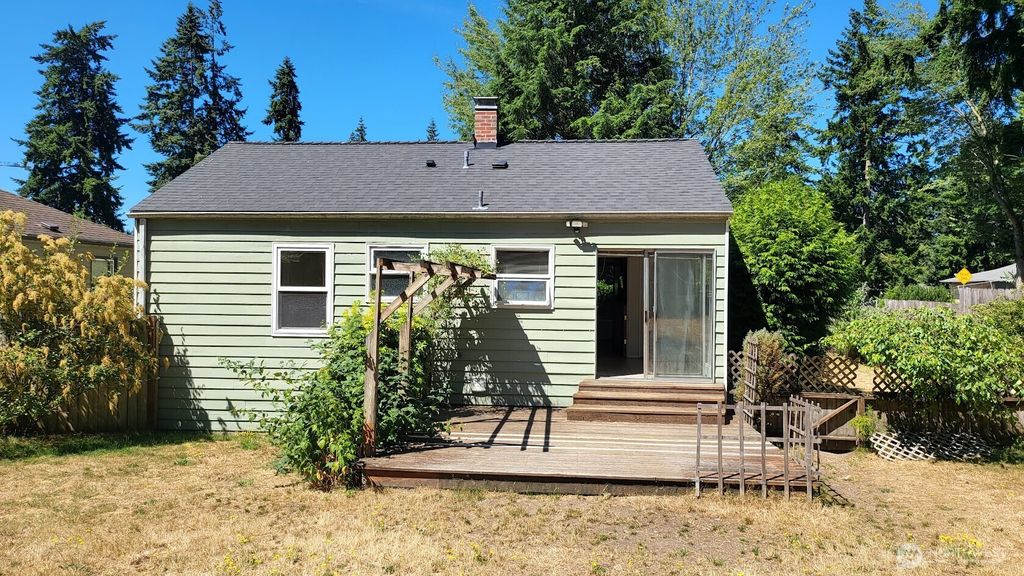 Photo of 14934 5th Avenue NE, Shoreline, WA 98155 (MLS # 2339922)