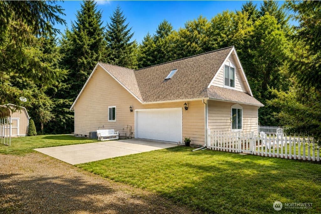 Photo of 351 E Island Shores Road, Shelton, WA 98584 (MLS # 2566290)