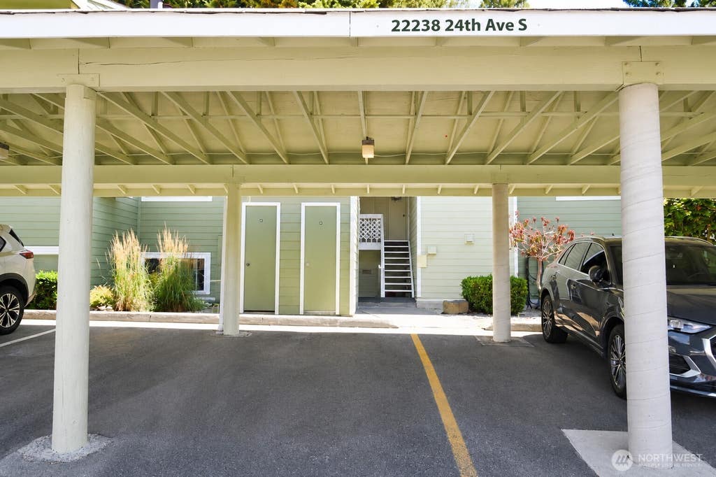 Photo of 22238 S 24th Avenue #L86, Des Moines, WA 98198 (MLS # 2562609)
