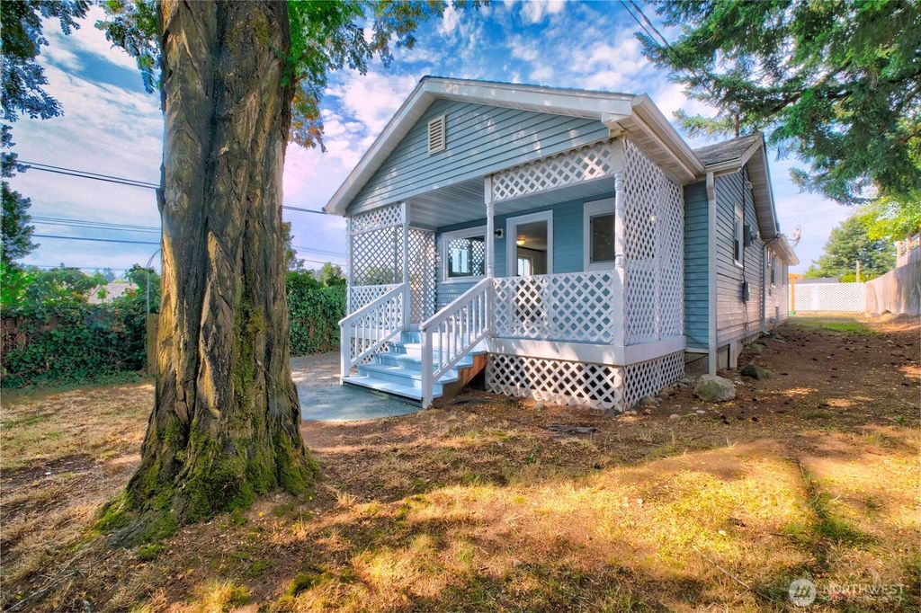 Photo of 13443 7th Avenue S, Burien, WA 98168 (MLS # 2426181)