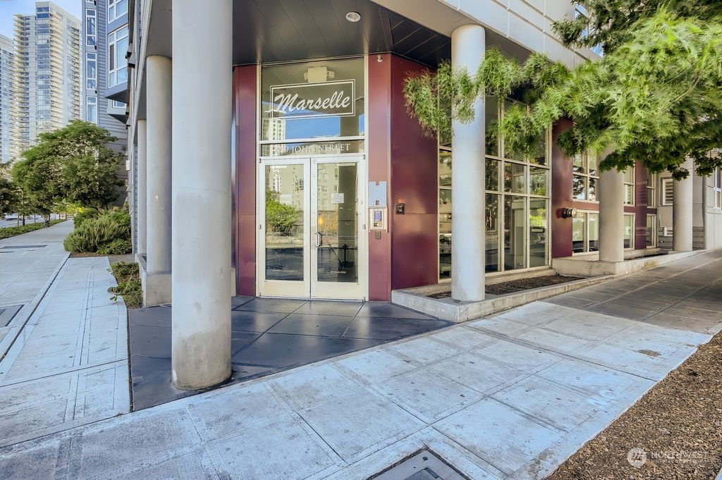 Photo of 699 John Street #301, Seattle, WA 98109 (MLS # 1995984)