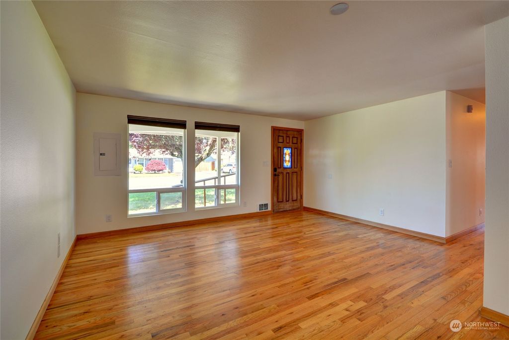 Photo of 4630 94th Place NE, Marysville, WA 98270 (MLS # 2126407)