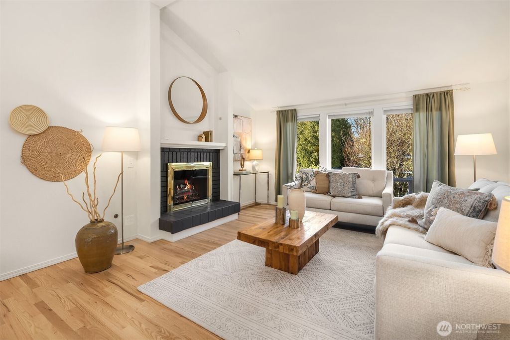 Photo of 4410 NE 187th Place, Lake Forest Park, WA 98155 (MLS # 2316355)