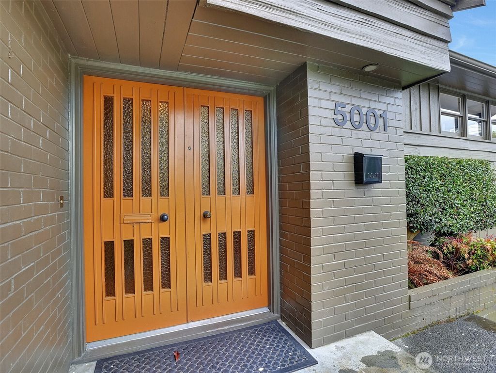 Photo of 5001 NE Park Place, Seattle, WA 98115 (MLS # 2503953)