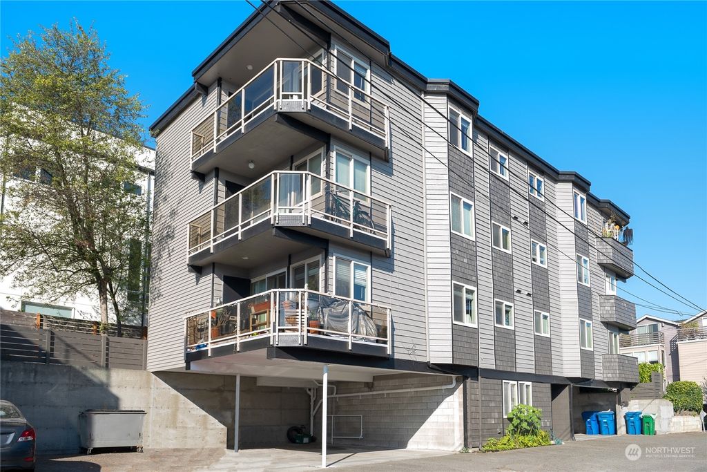 Photo of 2315 W Lynn Street, Seattle, WA 98199 (MLS # 2008761)