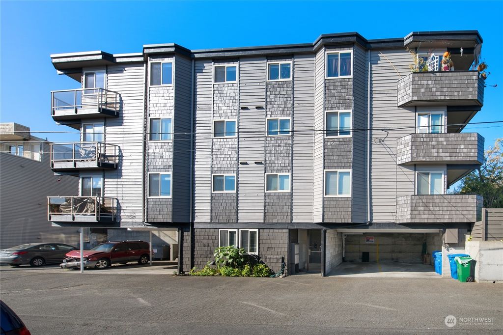Photo of 2315 W Lynn Street, Seattle, WA 98199 (MLS # 2008761)