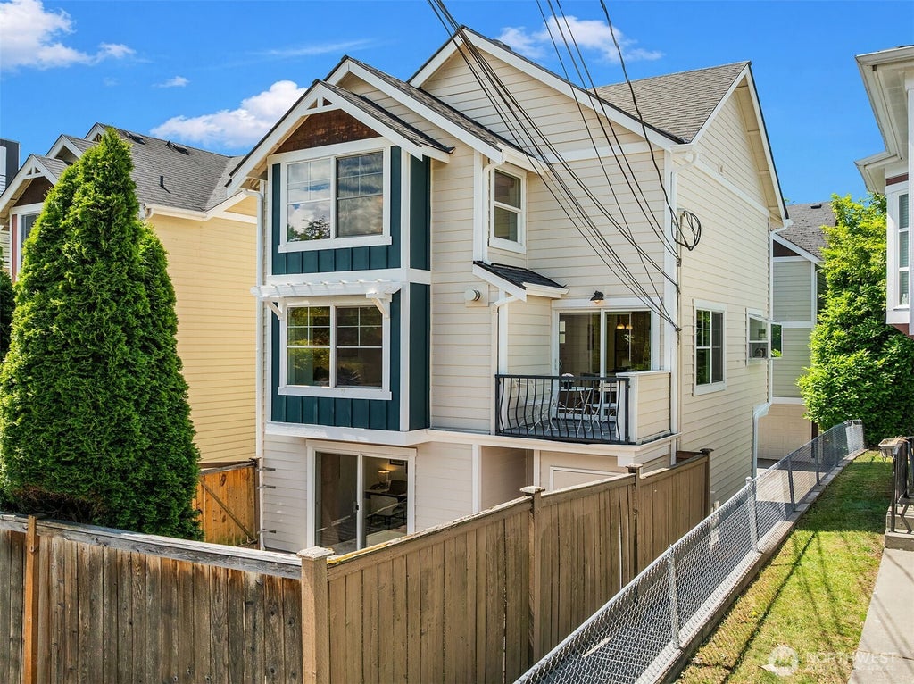 Photo of 511 Martin Luther King Jr Way S, Seattle, WA 98144 (MLS # 2538202)